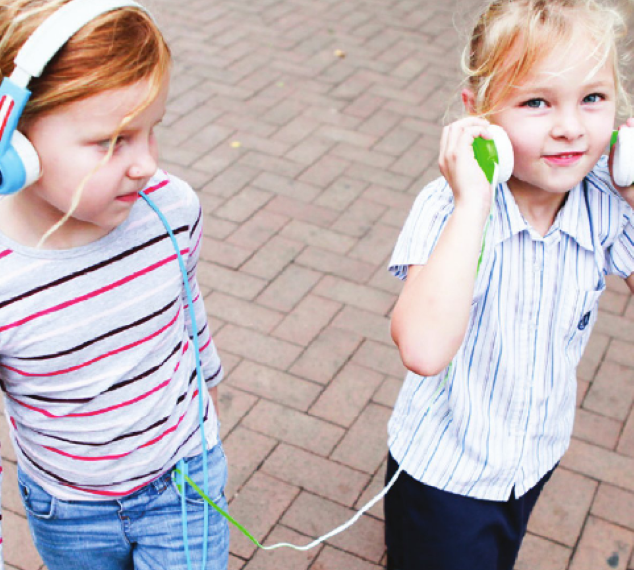 Listen to us! How to choose headphones for your child?